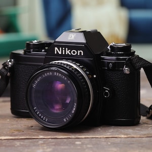 Nikon EM slr 35mm film camera w/Nikon 50mm f1.8mm prime pancake lens