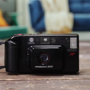 Minolta Freedom 200 Point & Shoot 35mm film camera