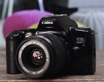 Canon Rebel XS 35mm Film SLR Camera w/ 35mm-80mm Zoom Lens