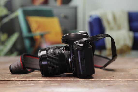 N6006/nikon F-601 Vintage Slr Film Camera W/nikon 35-105mm Zoom