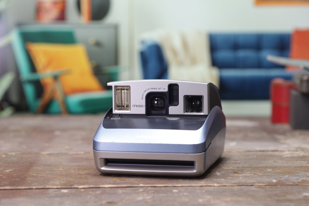 Polaroid ONE600 Instant Film Camera Retro Vintage Design