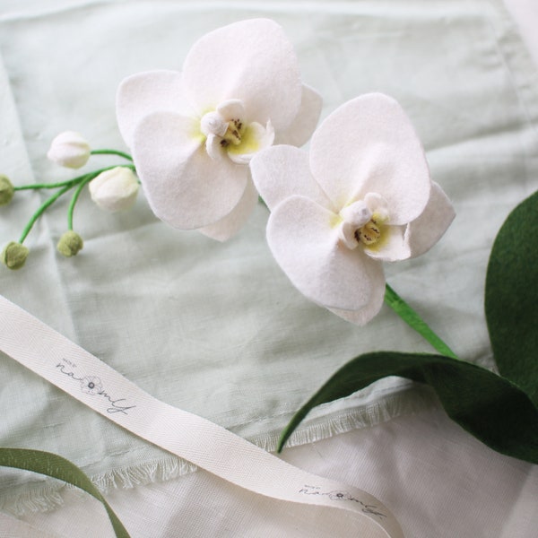 Orquídea blanca estilo maceta estilo maceta, flor de fieltro de orquídea, flores de orquídea, orquídea falsa, flores hechas a mano, flor de fieltro, decoración del hogar, ramo