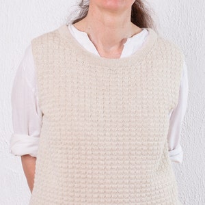 Women&#39;s Sleeveless Sweater in Cream White, Handmade with Baby Alpaca, Lambswool and Cashmere. Lightweight all Seasons Knitted Vest.