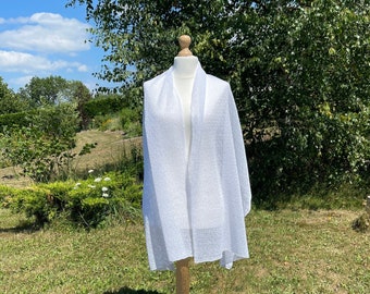 Heller weißer Sommer-Spitzenschal, fein gestrickter Schal aus Leinen und Viskose, super stilvoller femininer transparenter weißer Leinenschal-Schal