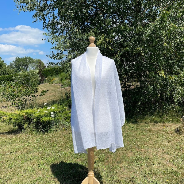 Châle en dentelle d'été blanc brillant, châle finement tricoté en lin et viscose, châle écharpe en lin blanc transparent féminin super élégant