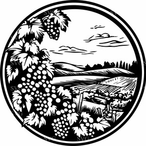 Può includere: Illustrazione in bianco e nero di un paesaggio di vigneto con viti, colline ondulate e una fattoria in lontananza. L'immagine è incorniciata in un cerchio.