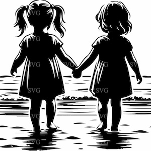 Sorelle sulla spiaggia SVG, 4 due ragazze che si tengono per mano Silhouette, scena estiva dell'oceano File di taglio, ricordi d'infanzia Download digitale