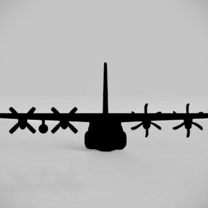 以下が含まれることがあります： 4 つのプロペラが付いた軍用輸送機の黒いシルエット。飛行機は白い背景に対して飛んでいます。