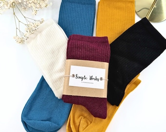 Calcetines de bambú ecológicos personalizados con bordado: ultrasuaves, estilo minimalista, calcetines con iniciales, ideal para rellenar la bota navideña o como regalo familiar.