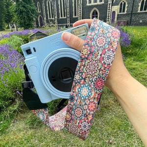 Sangle d'appareil photo personnalisée à motif floral, faite main, cadeau sur mesure pour photographes, appareil photo reflex numérique/argentique, sangle vintage, cadeau pour elle ou lui