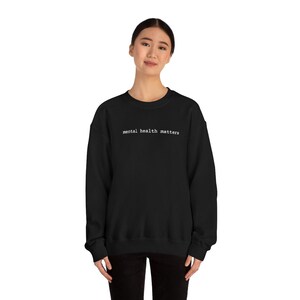 Mental Health Matters sweatshirt, Anxiety state of mind since birth, anti social club staying home awareness introvert overthinker comfy top Bild 2