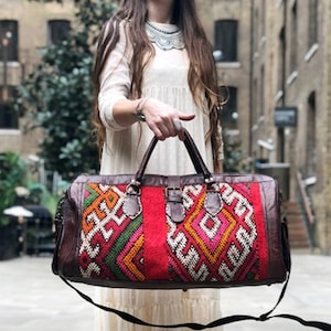 Frauen Leder Seesack mit marokkanischem Kelim, große Leder Reisetasche, Vintage Weekend Boho, Hippie Wochenendtasche, Wochenendtasche