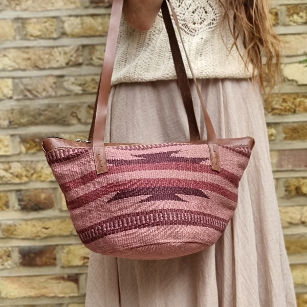 Large Woven Sisal Bucket Bag with Genuine Leather Handles and Aztec Design - Boho Chic Purse - Oversize Hobo Bag - Ethnic Accessories
