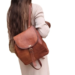 SAC À DOS EN CUIR MINIMALISTE de taille moyenne, sac à dos unisexe pour femme et homme, sac de voyage vintage, cadeau pour les nouveaux papas et mamans, sac de promenade pour chien