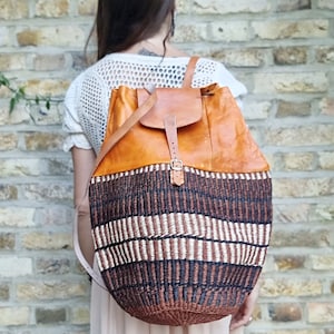 VINTAGE SISAL LEATHER Bag, Oversize 60s Bucket Bag, Large 70s Woven Backpack, Straw Hippie Summer Bag, African Kiondo Jute Raffia Boho