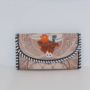 Cartera de piel con cuernos de búfalo para mujer - Monedero vintage estilo suroeste - Cartera plegable larga de piel repujada con diseño de vaca de las Tierras Altas