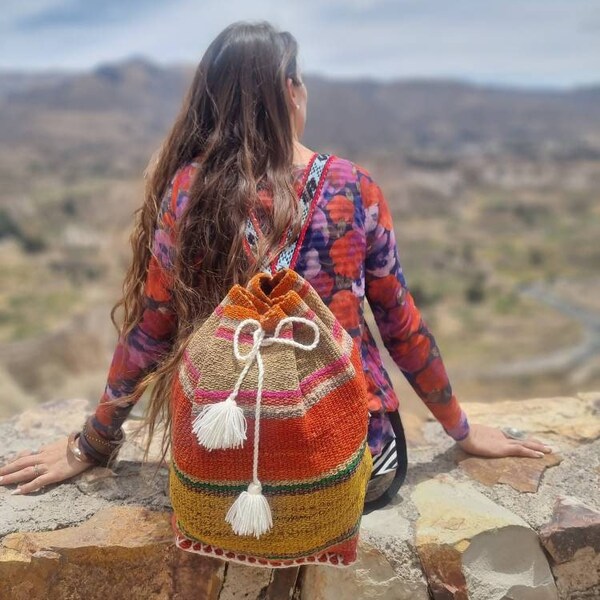 SAC À DOS EN TAPIS DE LAINE aztèque péruvienne, sac à dos pour femmes ethniques style vintage, sac à main en laine d'alpaga avec pompons, sac de voyage unique