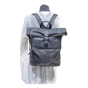 Sac à dos noir en imitation cuir de l'an 2000 | sac à main convertible végétalien | Sac de voyage minimaliste pour femme