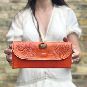 Cartera grande de piel laminada con diseño floral para mujer, con organizador de tarjetas de crédito, monedero con cremallera y piedra de ojo de tigre real