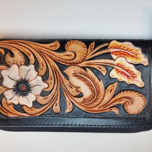 Cartera de CUERO HERRAMIENTAS A MANO para mujer - Cartera larga vintage con patrón de hojas florales - Regalo personalizado para ella