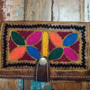PORTEFEUILLE EN CUIR FEMME unique, brodé sac à main bohème, portefeuille hippie fait main multicolore, porte-monnaie bohème vintage, portefeuille en cuir véritable