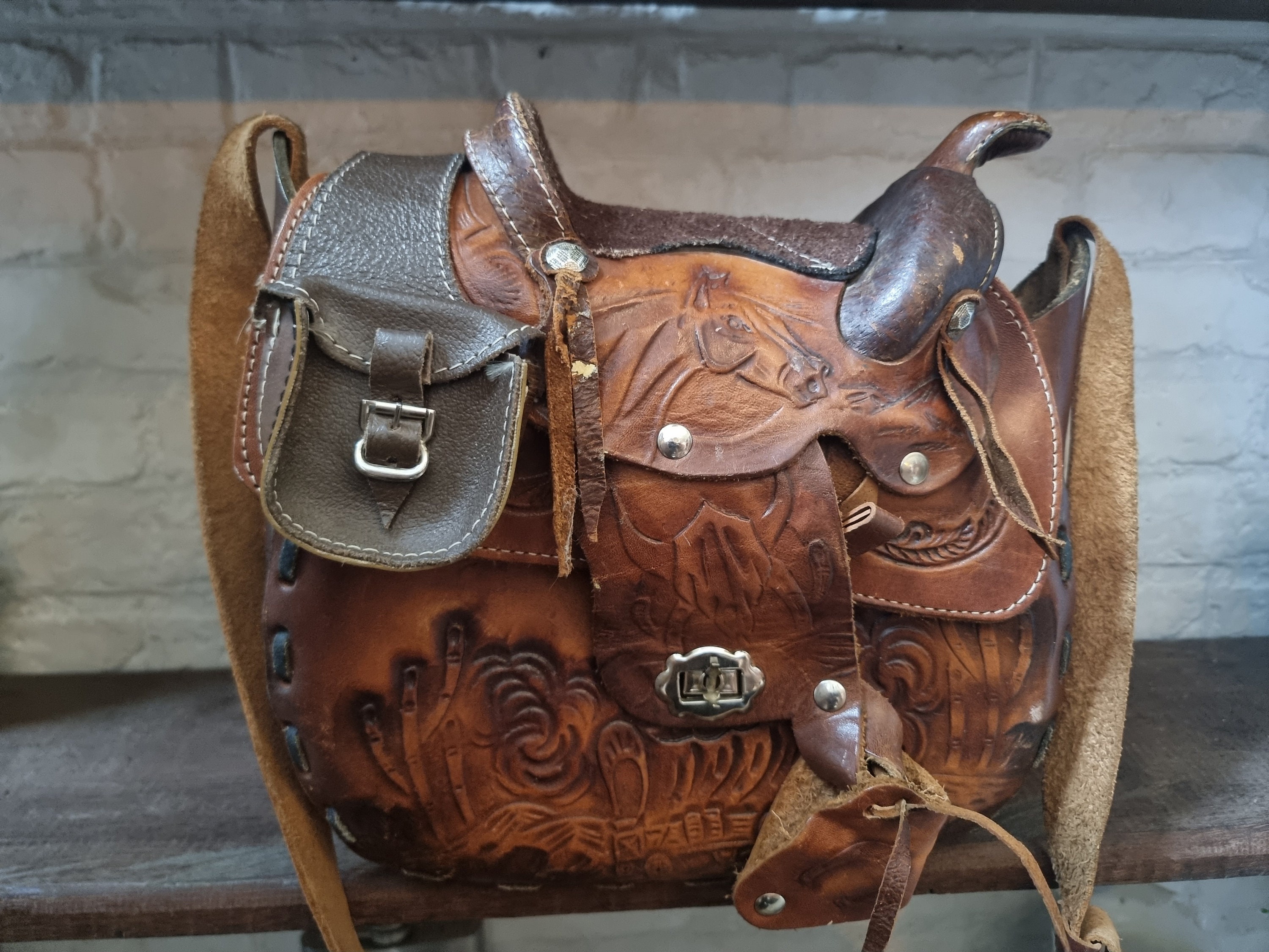 WESTERN SADDLE PURSE, Tooled Leather Cowboy Bag, Leather Equestrian Saddle  Purse, Tooled Horse Shoulder Purse, Cowgirl - Etsy | Vintage tooled leather  purse, Saddle bags horse, Leather
