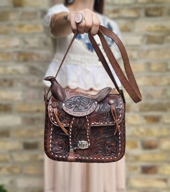 Louis Vuitton vintage cartouchiere saddle bag Brown Leather ref.167449 -  Joli Closet