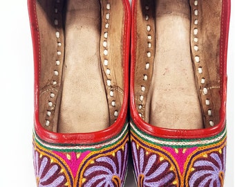 Women's Tribal Shoes 38 5 7, Embroidered Leather Ballet Shoes, Hippie Floral Design, Indian Ethnic Loafers, Leather Flats, Boho Slippers