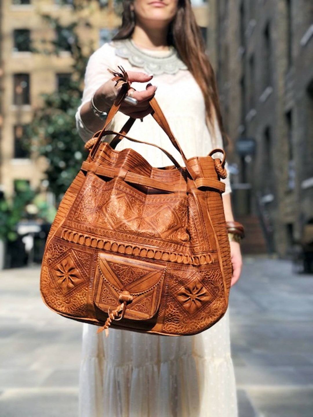 LEATHER BUCKET BAG Waxed Brown Yellow Size Large Leather 