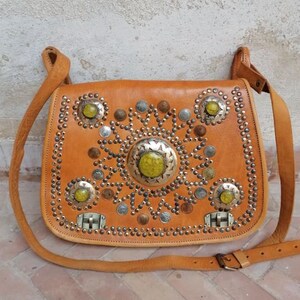 BOLSO DE CUERO BOHO Monedas gitanas, Monedero de cuero vintage Piedra, Bolso bandolera hippie Mujer, Cartera de cuero genuino, Bereber marroquí, Festival