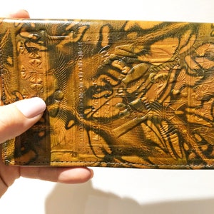 CARTERA DE CUERO EN RELIEVE Verde Amarillo, Monedero Vintage para Mujer, Monedero Étnico Hippie, Cartera de Cuero Suave Repujado, Monedero de Cuero
