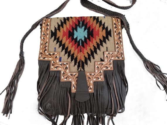 ネイティブアメリカンのアステカブランケット付き大型フリンジレザー  