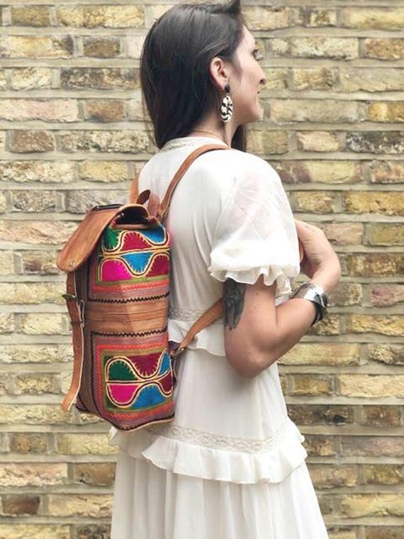 Mochilas de CUERO HIPPIE bordadas para mujer mochila vintage etnica bolso de cuero unico mochila tribal india Etsy Espana