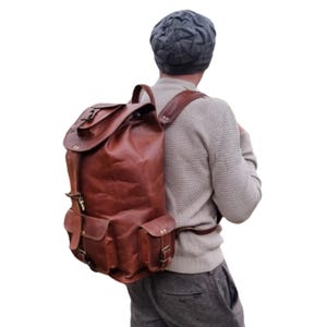 男性用大型ヴィンテージレザーバックパック - 15インチノートパソコンバッグ - ミニマリストデザインの手作り本革トラベルリュックサック