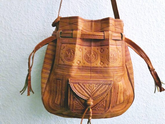 Large VINTAGE LEATHER BUCKET Bag, Moroccan Tribal… - image 9