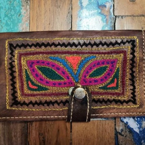 Única billetera de cuero en miniatura: linda billetera pequeña para niñas con diseño bordado a mano: billetera de cuero plegable para mujeres