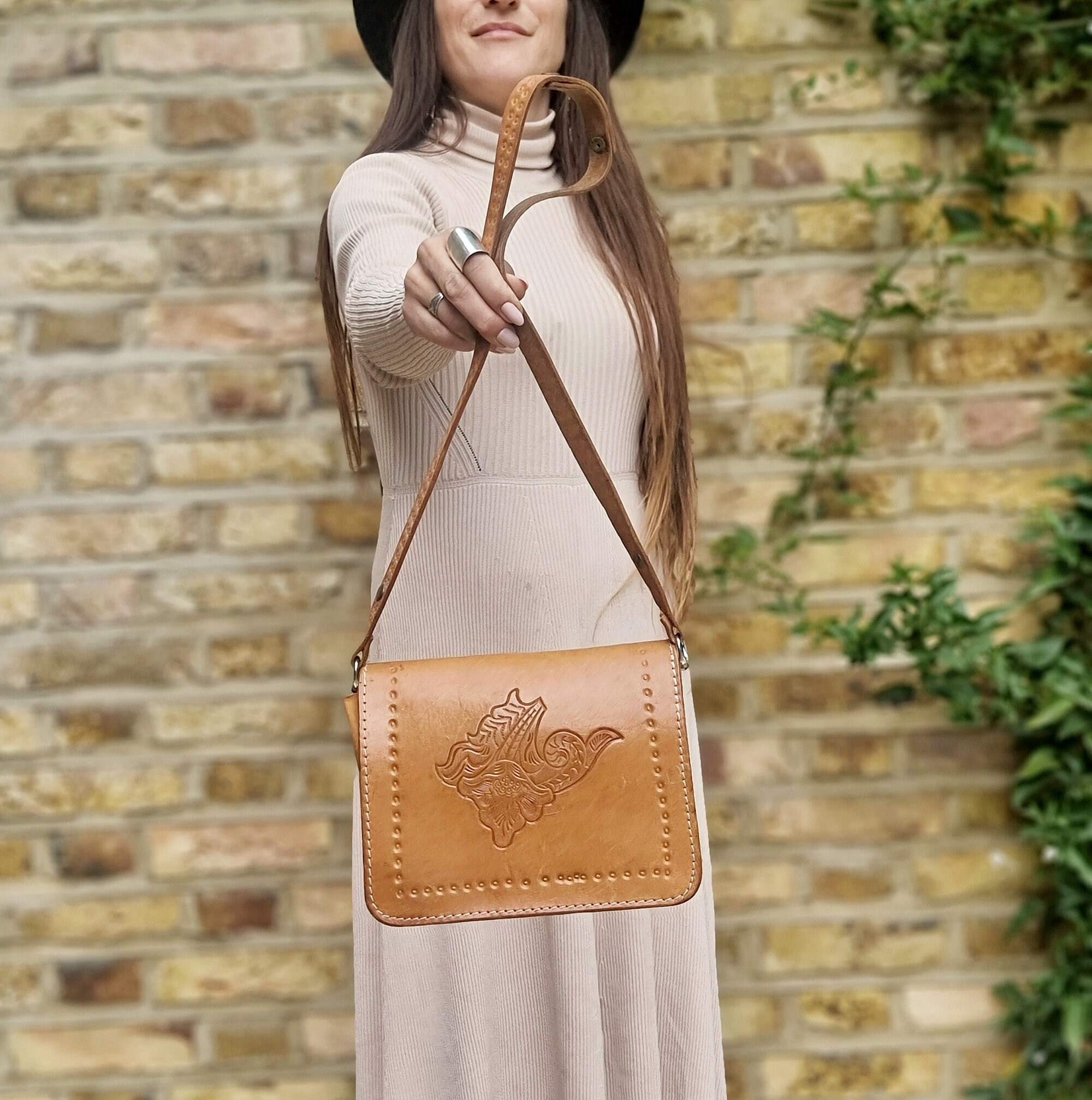 70s FLOWER EMBOSSED HANDBAG Vintage Floral Leaf Leather Bag Women Leather Satchel Tooled Leather Bag Hippie Saddle Bag Boho Etsy Australia