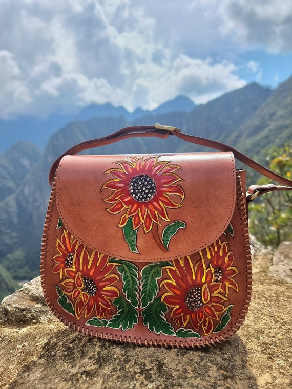 Floral Hand Tooled Mexican Leather Purse – Ilumina Mi Corazon