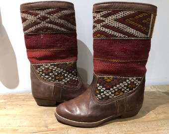 VINTAGE WESTERN BOOTS leather 39 6 8, Moroccan Kilim Boots, Handmade Hippie Shoes, Boho Riding Boots, Distressed Ankle Boots