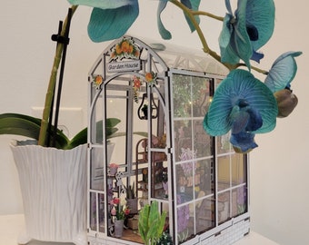 Op bestelling gemaakt, Garden House Greenhouse Book Nook, volledig gebouwd gemonteerd, boekenplank decor steegje, boekensteun met LED-verlichting