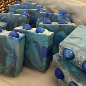 &quot;Handgefertigte &quot;&quot;Blueberry&quot;&quot; Frosted Artisan Handmade Kaltprozess Bar Seife.&quot;