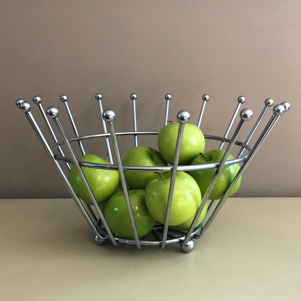 Vintage 80's Postmodern Stainless Silver Metal Wired Catchall Basket with Silver Balls, Silver Fruit Bowl, Centerpiece