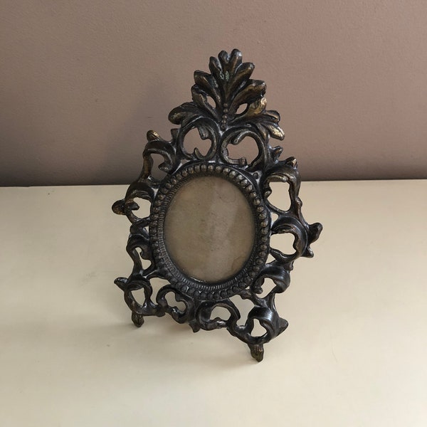 Antique Golden Cast Iron Gilded Ornate French Picture Frame, Floral Gilden Hollywood Regency Baroque Floral, Oval Gild Embossed Victorian