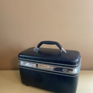 Vintage Mod Navy Blue Samsonite Train Case Airway Makeup Case - Small Suitcase - Hardshell