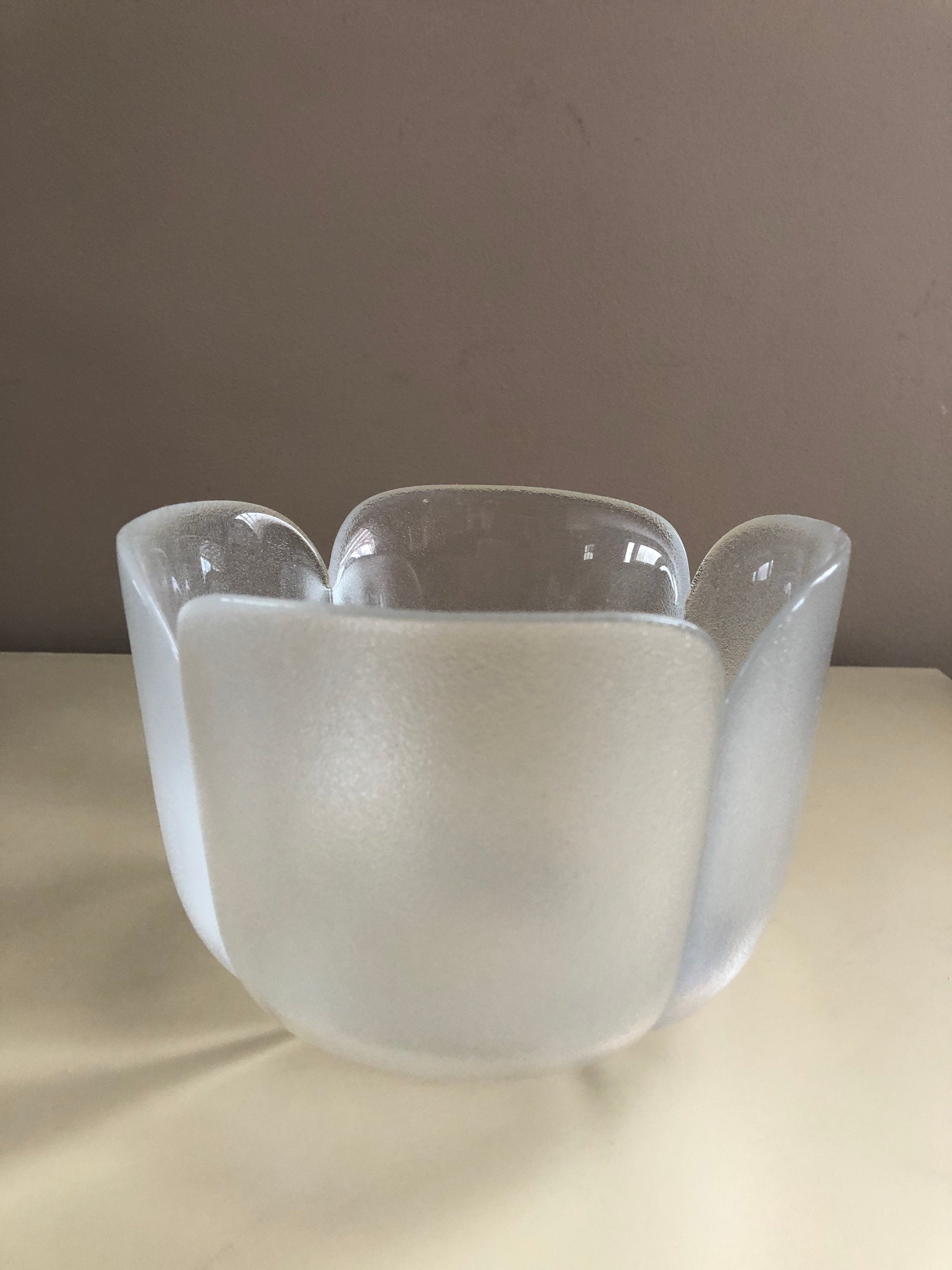 Rosenthal Germany MCM Brutalist Geometrische Blumen Glasschale von Björn Wiinblad Flora Servierschale 15,5 cm Durchmesser Vintage Grafik Moderne