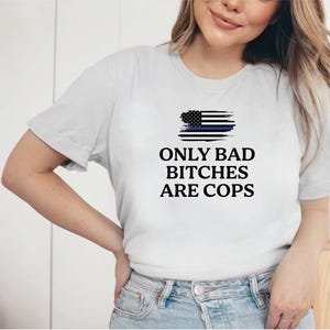 Camiseta "Solo las malas perras son policías", regalo divertido para mujeres policías, regalo para mujeres policías, camiseta de mujer policía, camiseta de mujer policía