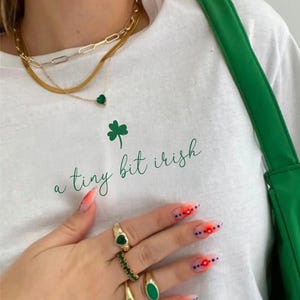 En liten bit irländsk babytröja, rolig St. Patrick's Day-tröja för kvinnor, trendig skjorta i 90-talsstil, delvis irländsk skjorta, St. Patrick's Day-tröja