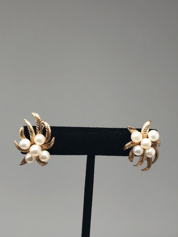 Vintage 14K gold pearl earrings and brooch suite - image 3