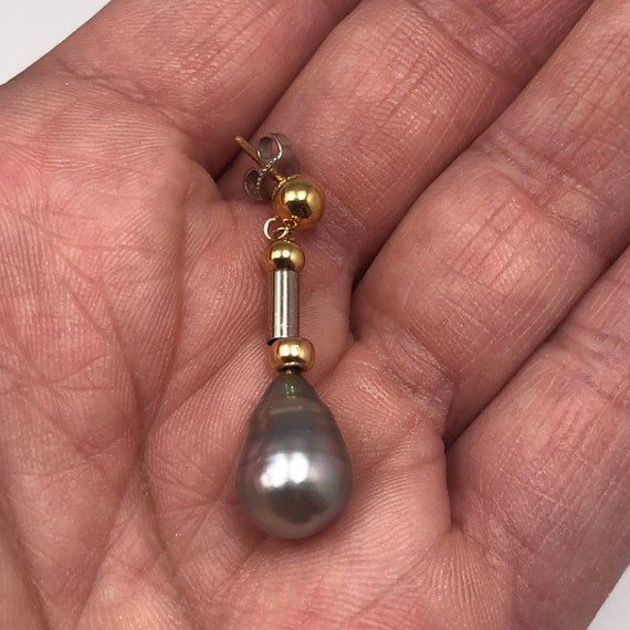 Vintage 18K gold Tahitian pearl dangling earrings. - image 4