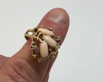 Vintage 14K gold pink coral ring